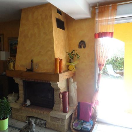 Deux Chambres Chez L'Habitant Dans Villa De Charme Avec Piscine Et Proche Mer Cuers Exterior photo