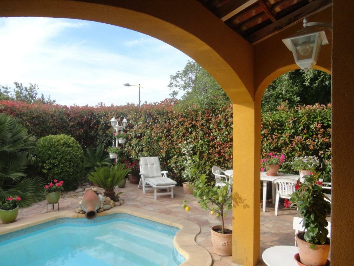 Deux Chambres Chez L'Habitant Dans Villa De Charme Avec Piscine Et Proche Mer Cuers Exterior photo
