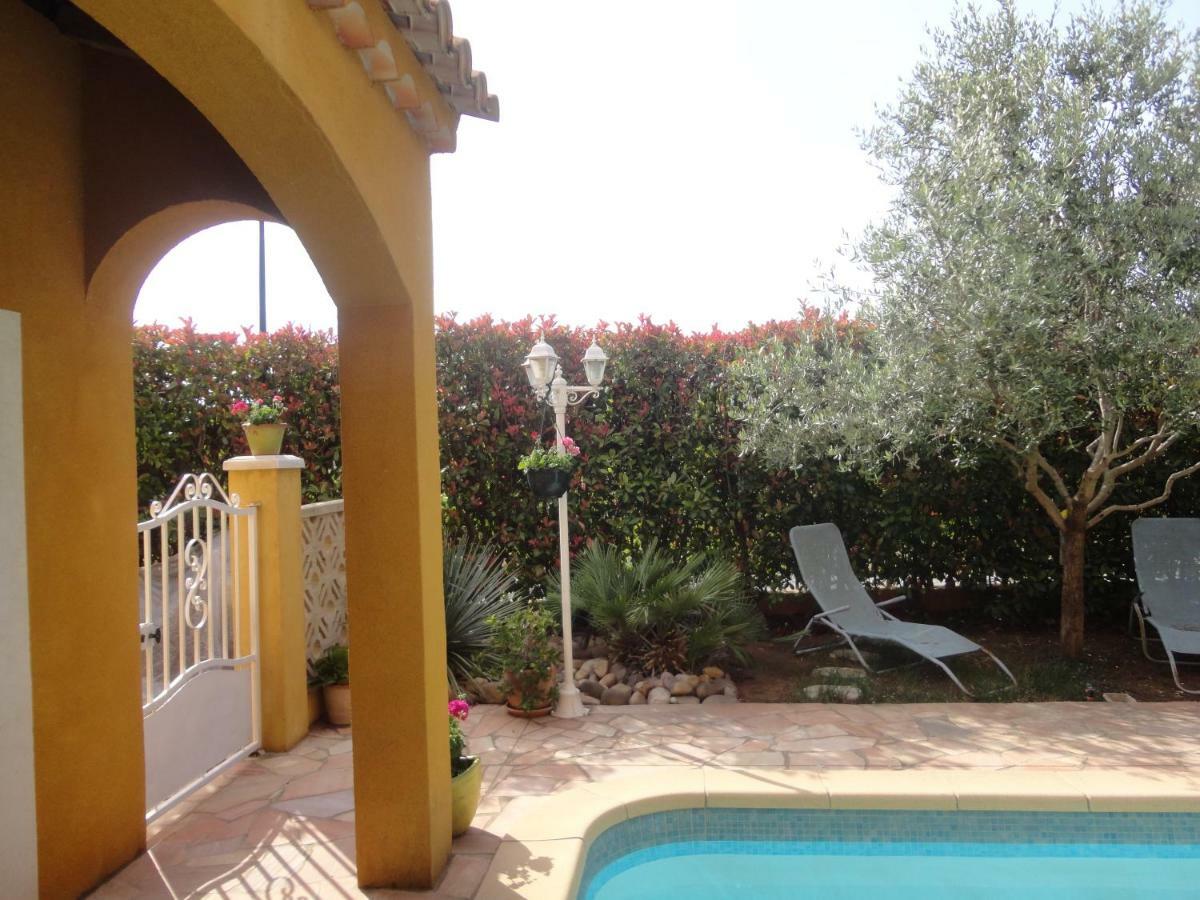 Deux Chambres Chez L'Habitant Dans Villa De Charme Avec Piscine Et Proche Mer Cuers Exterior photo